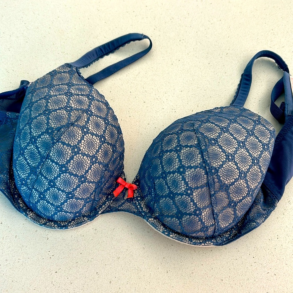 Victoria’s Secret Size 34DD bra